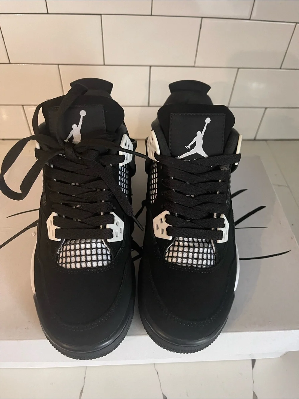 Men’s Retro 4 White Thunder Size 4.5.